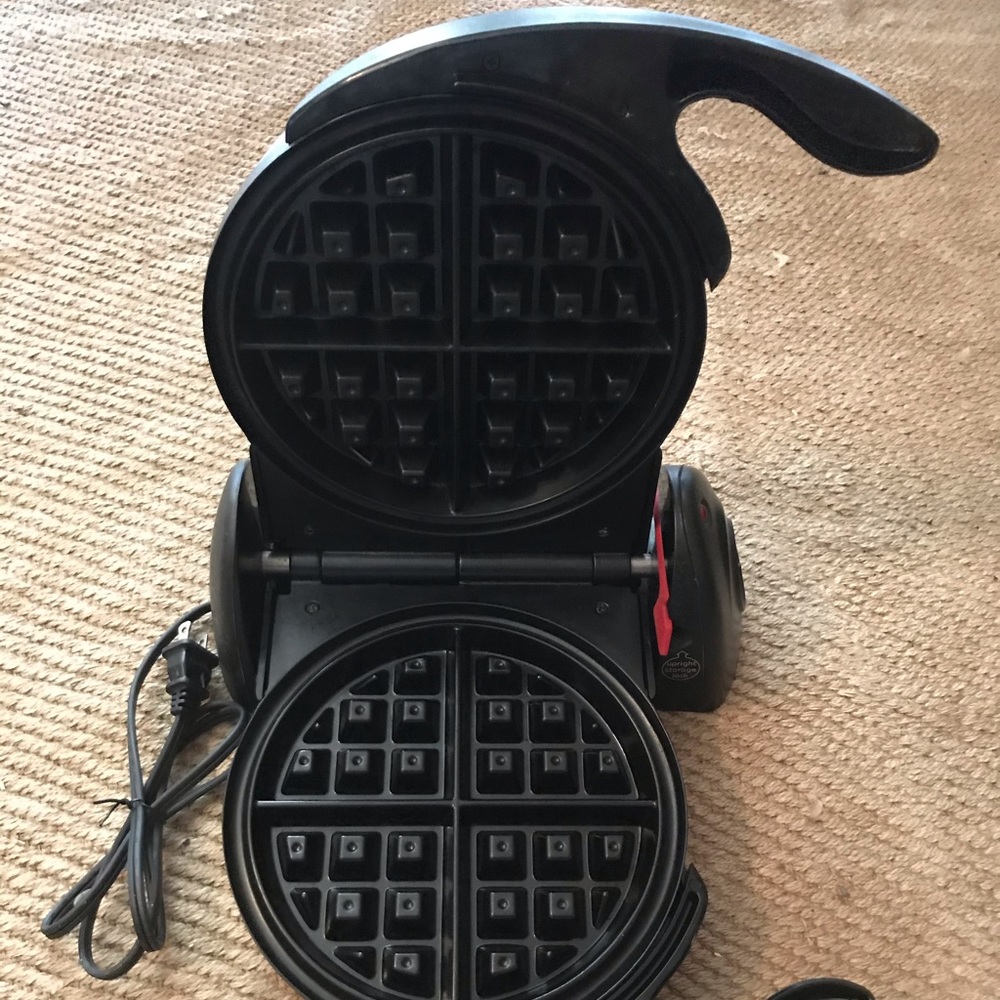 Presto 03510 Flipside Belgian Waffle Maker.
